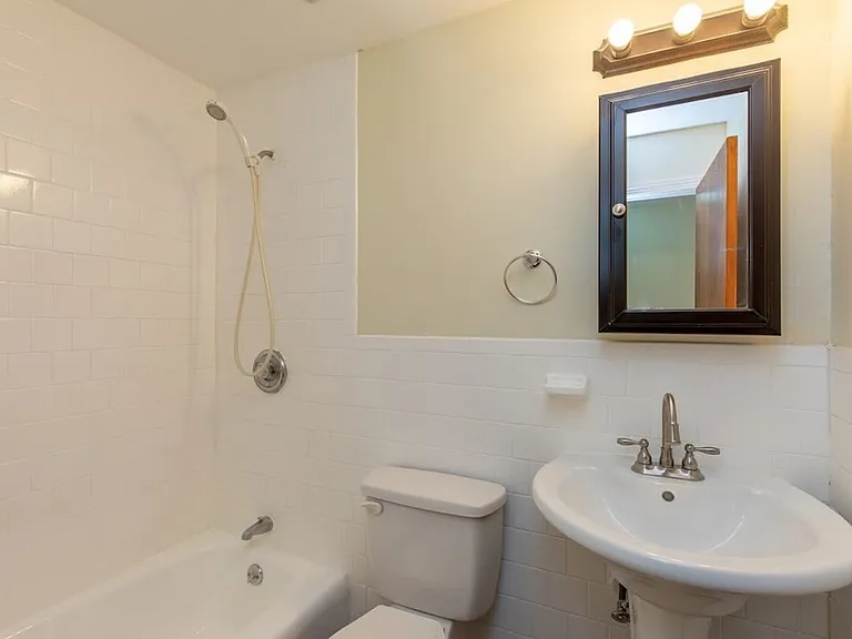 426 Pleasant St #12 — Photo 9
