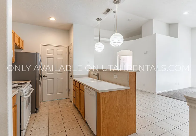 1508 W 110 N — Photo 2