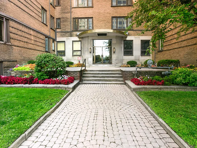 110 Saint Clair Ave W — Photo 18