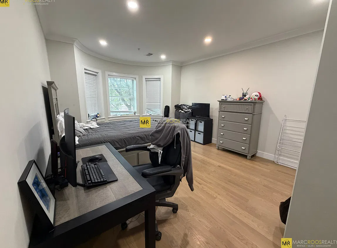 1 bed, 9999 sqft, $3,500 — Photo 4