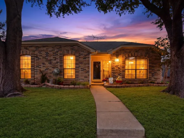 1917 Village Creek Dr, Garland, TX 75040
