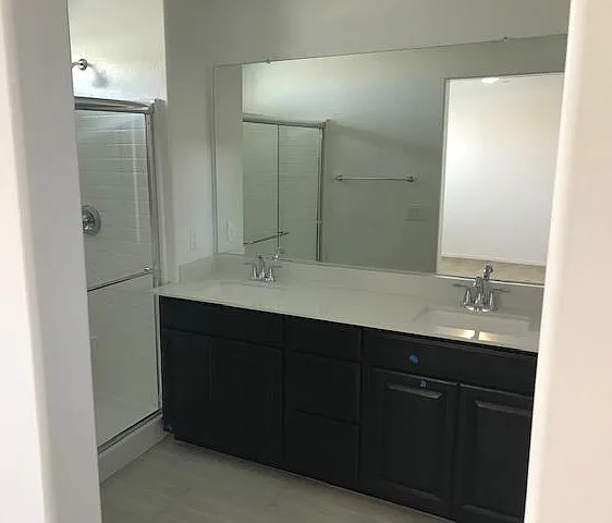 3 bed, 2.5 bath, 1438 sqft, $2,400 — Photo 2