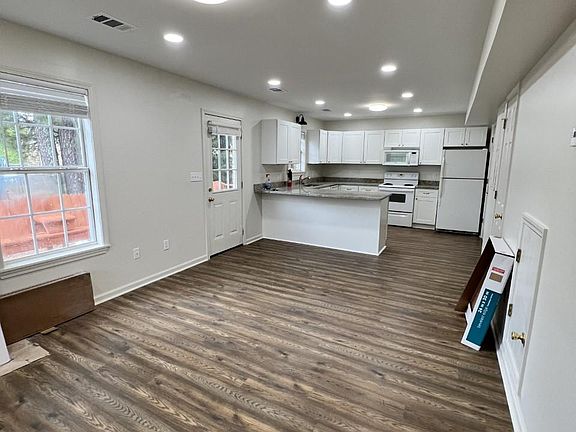 4th image of 206 S 15th St #210 & 206