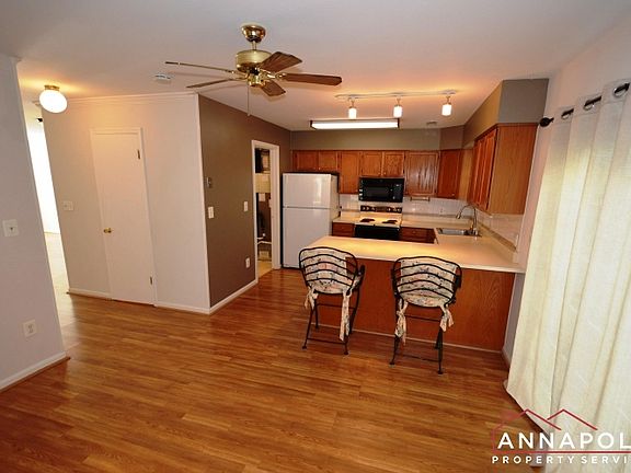 3rd image of 914 Breakwater Dr