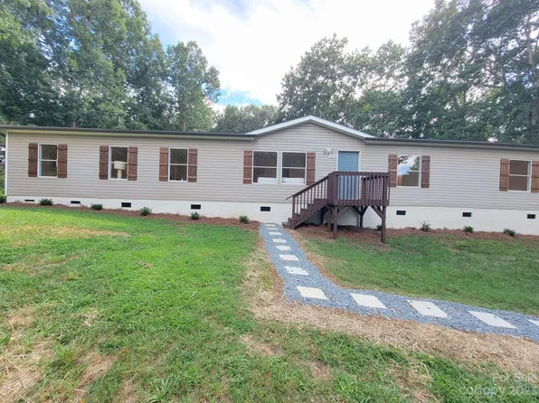 1038 Cherry Tree Ct, Bessemer City, NC 28016