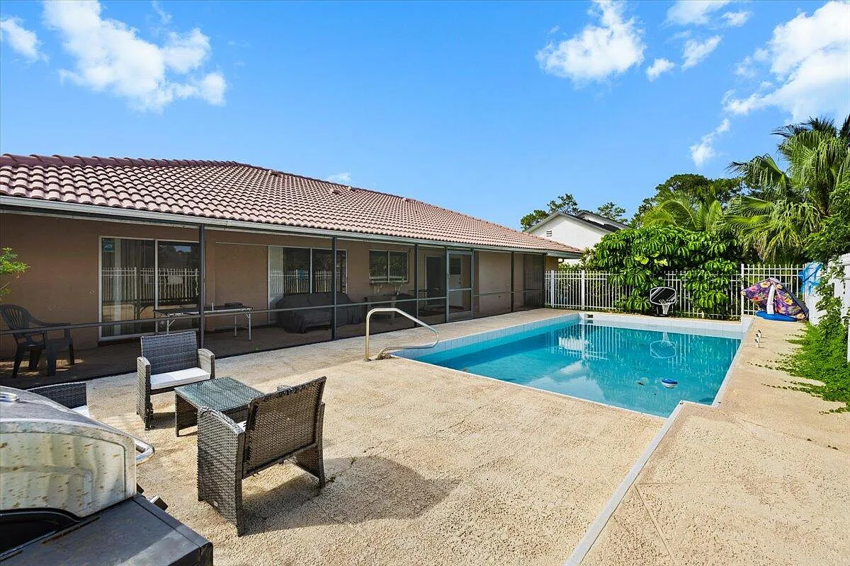 3 bed, 2.0 bath, 1798 sqft, $8,000 — Photo 2