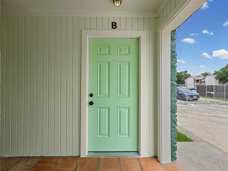 2615 Ektom Dr #B — Photo 4