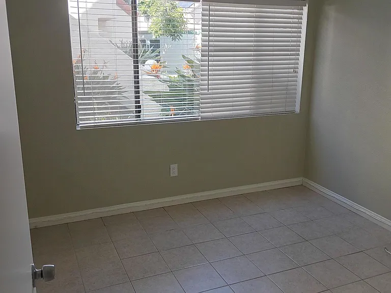 367 N Melrose Dr N #E — Photo 27