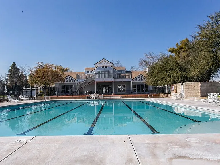878 E Catalina Cir — Photo 29