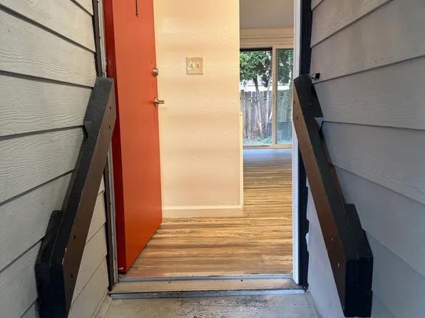 13460 SW Allen Blvd APT 1, Beaverton, OR 97005