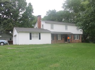 101 E 8th St, Cameron, MO 64429
