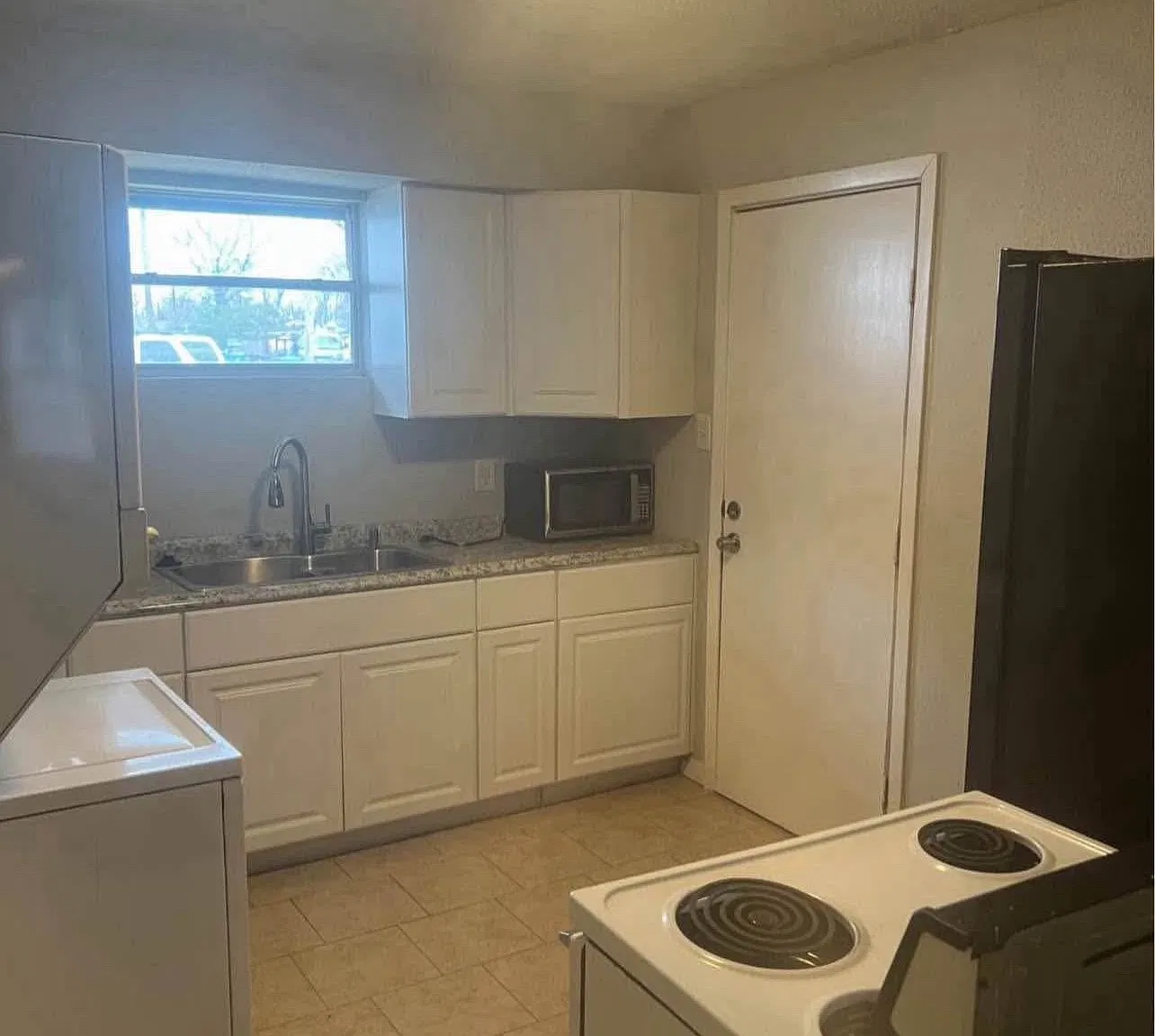2 bed, 758 sqft, $1,200 — Photo 1