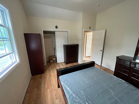 5th image of 37 Mindres Ave