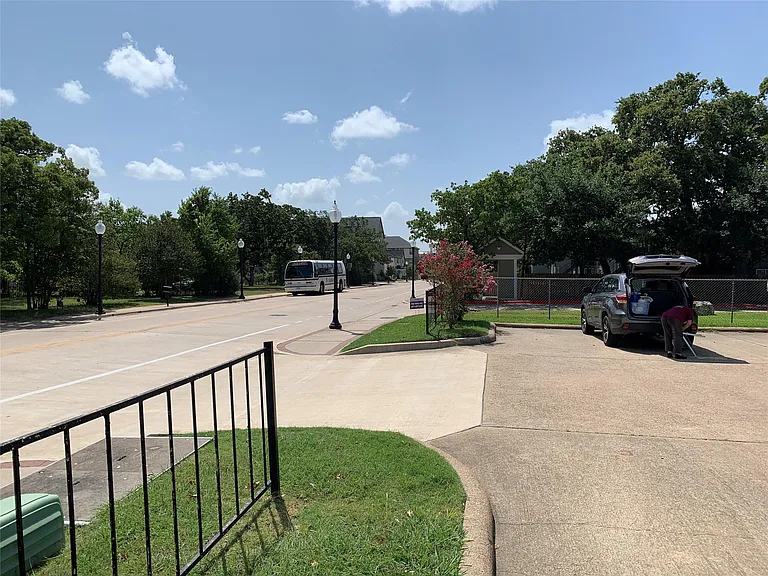 4100 College Main St #B — Photo 12