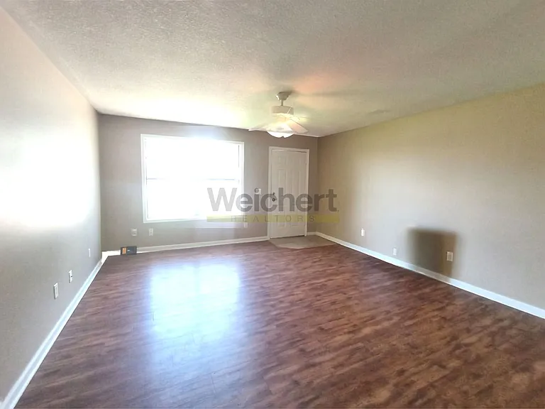 202 E Baldwin St — Photo 2