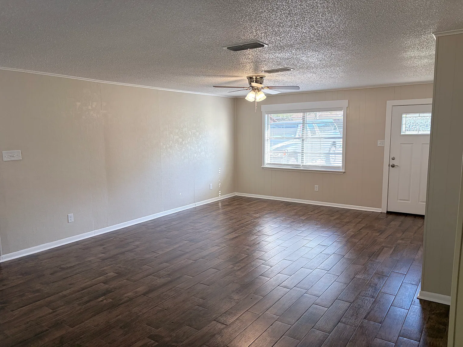 3 bed, 1372 sqft, $1,850 — Photo 4