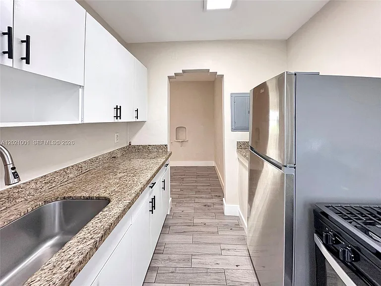 965 Bay Dr #2 — Photo 10