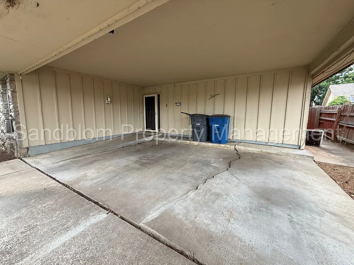 Building Photo - 5516 E 61st Pl