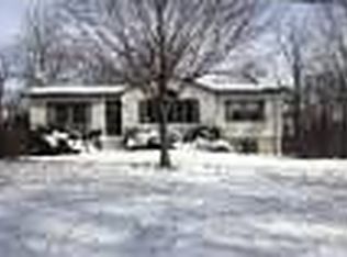 1916 Cedar Crest Ln, Charles City, IA 50616