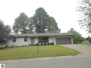 418 East Dr, Shepherd, MI 48883