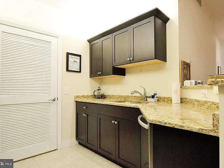 1600 Arch St #812 — Photo 7