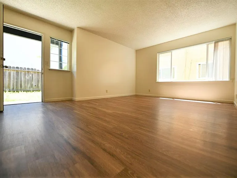 2535 Ellsworth St — Photo 4