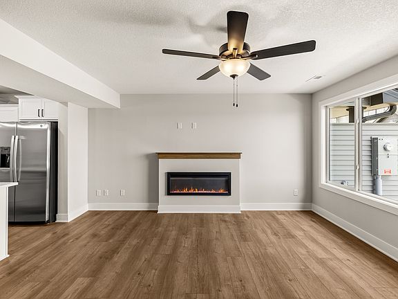5th image of 599 Hart Ln