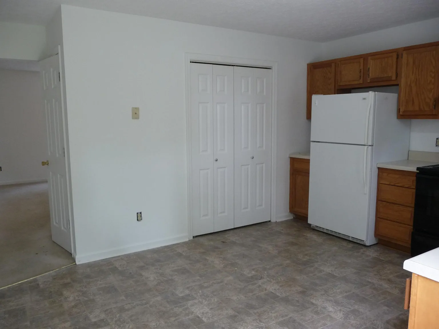 3 bed, 1.5 bath, 1200 sqft, $1,300 — Photo 3