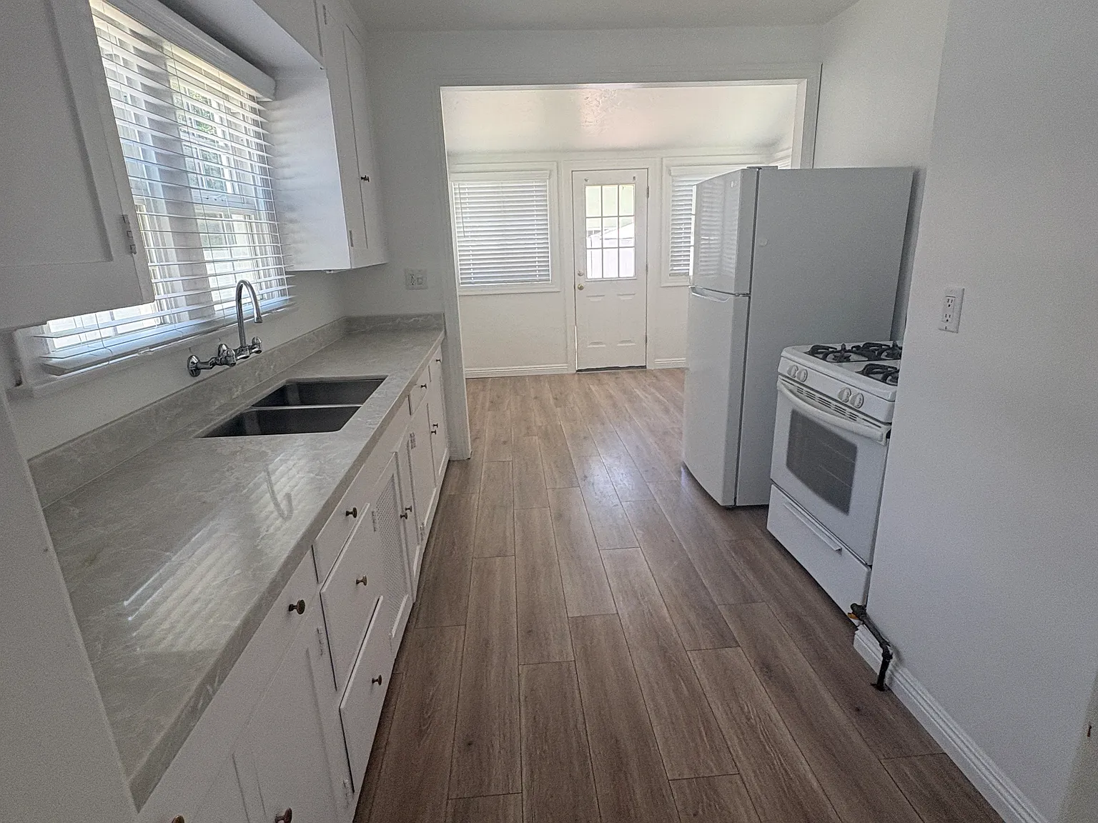 2 bed, 710 sqft, $2,800 — Photo 3