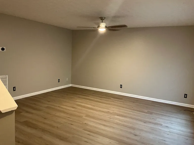5553 Strathmoor Manor Cir — Photo 11