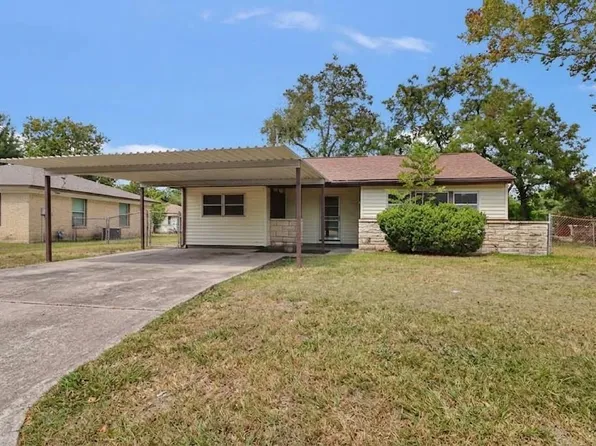 1008 Largo St, Baytown, TX 77520