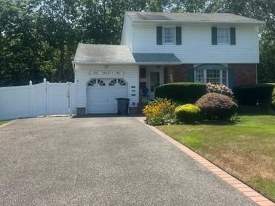 122 Fawn Court, East Islip, NY, 11730