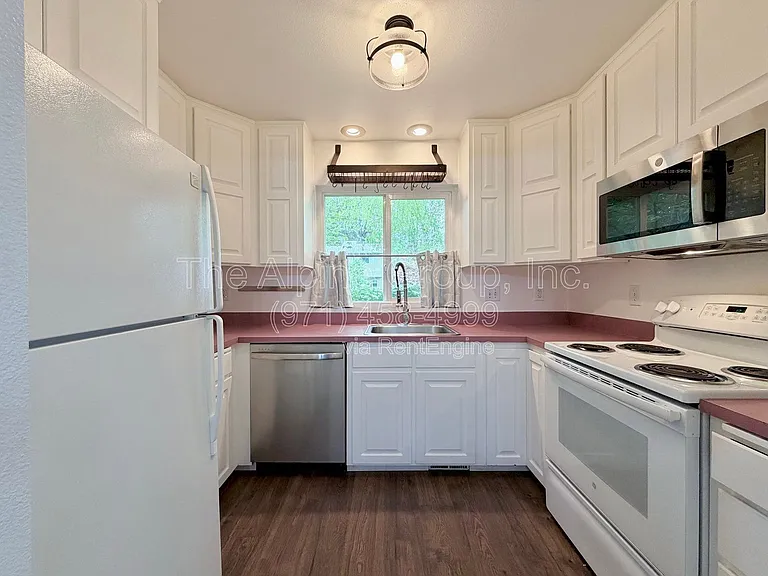 5462 SW Murray Blvd — Photo 47