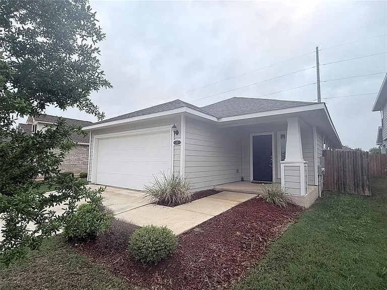 131 Trailstone Dr — Photo 3