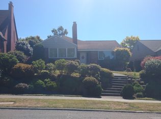 2568 W Viewmont Way W, Seattle, WA 98199