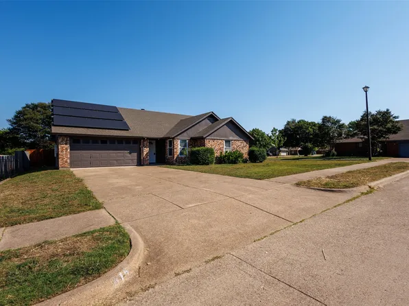 815 Young Dr, Cedar Hill, TX 75104