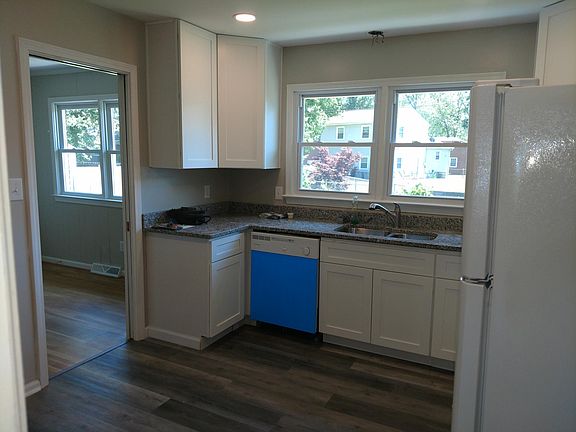 Updated kitchen, granite counter top, microwave, dishwasher.