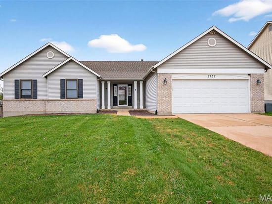 2737 Red Cedar Parc Dr S, O'Fallon, MO 63368