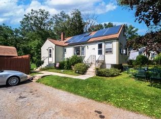 37 Center St, Northbridge, MA 01534