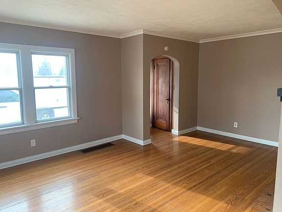 4th image of 6100 N Knoxville Ave
