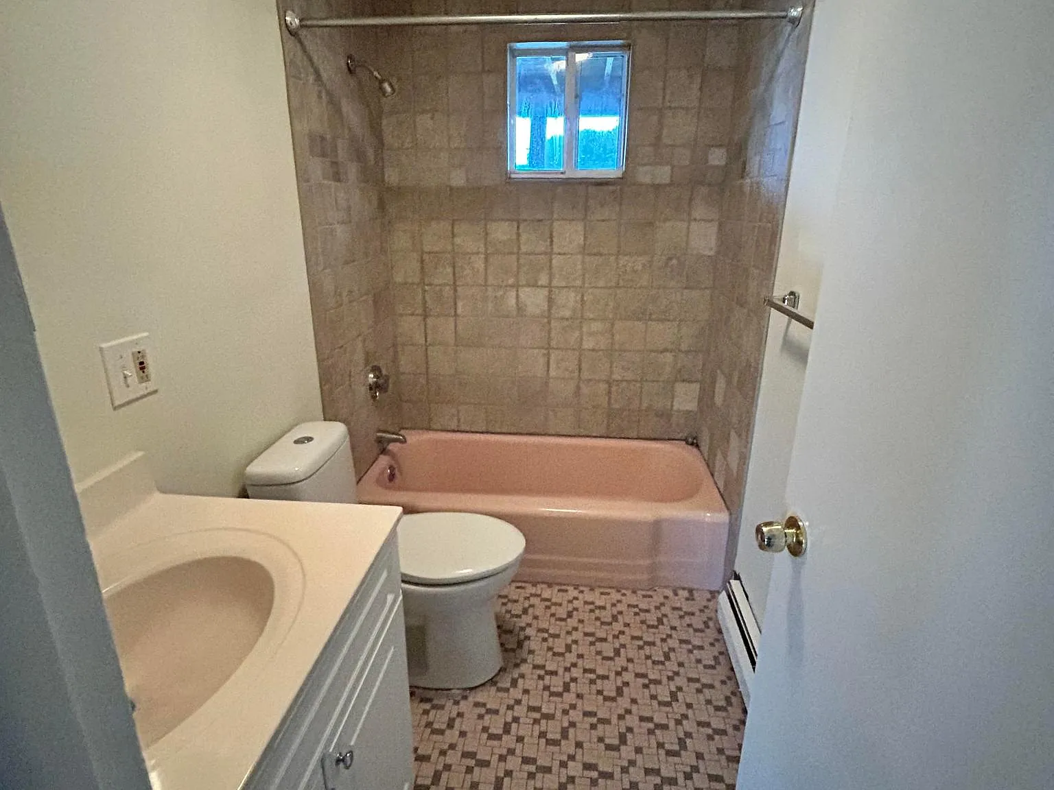 3 bed, 936 sqft, $2,300 — Photo 4