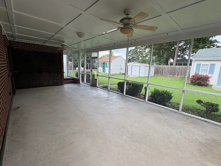 208 Hargrave Ave — Photo 17