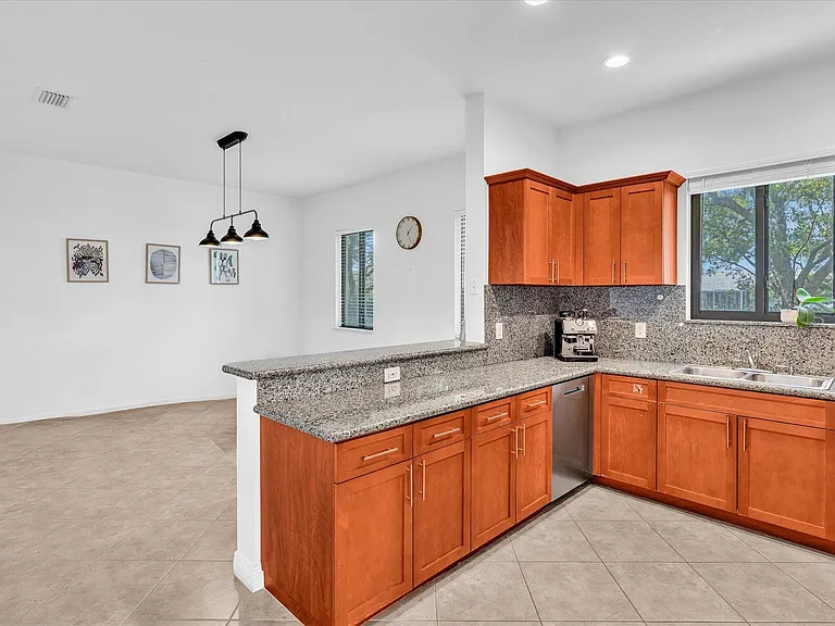 2414 Venetian Way — Photo 22