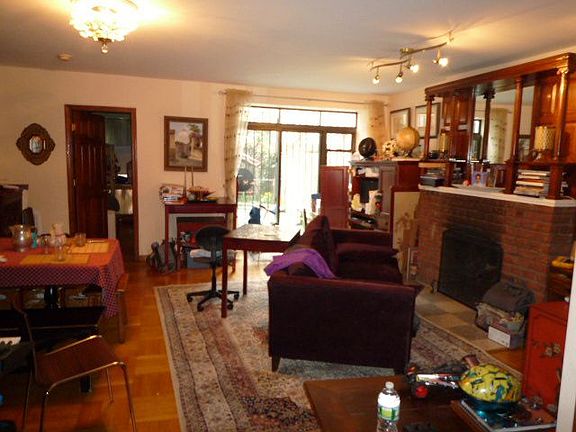 5th image of 39 W 75th St APT B