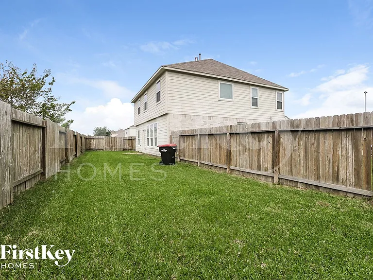 1826 Sun Point Ct — Photo 14