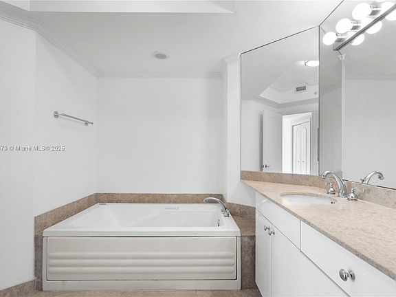 4th image of 4775 Collins Ave APT 1006