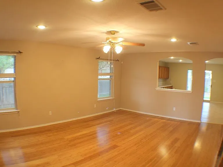 12321 Kilmartin Ln — Photo 11