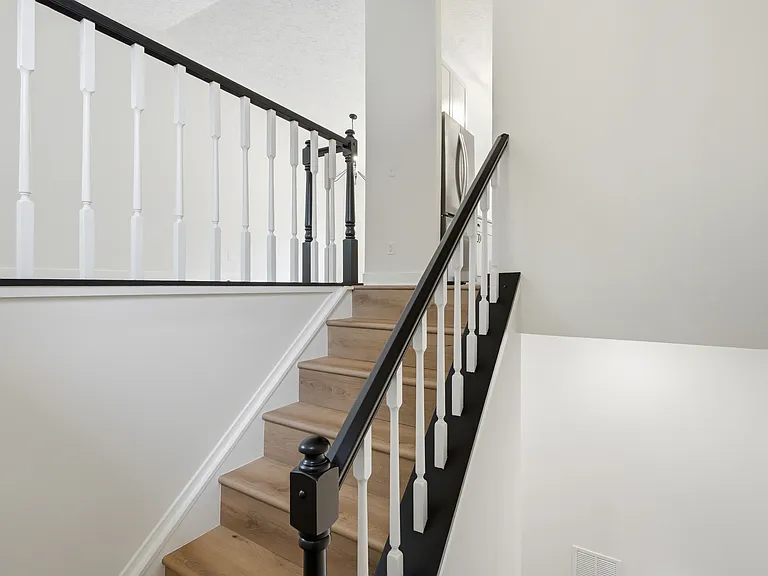 202 Leslie Ct #202 — Photo 3