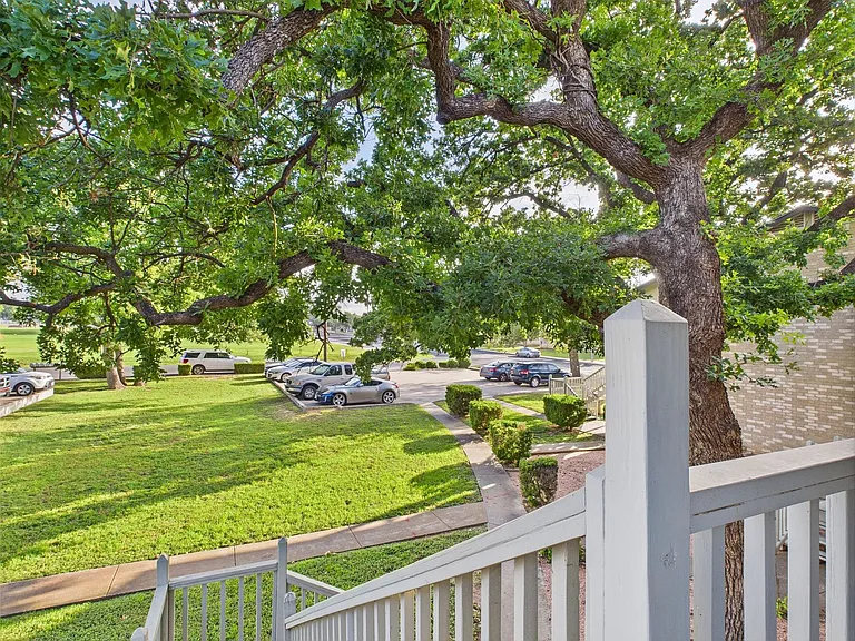 297 Billie Dr #2 — Photo 2