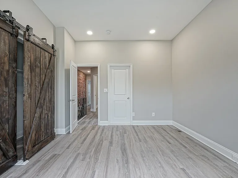3130 Dickinson St — Photo 20